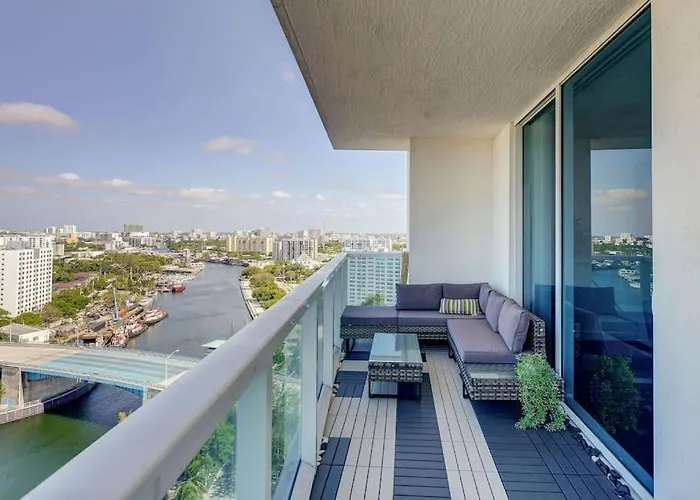 Miami Luxury Condo With Waterview & Next To Brickell