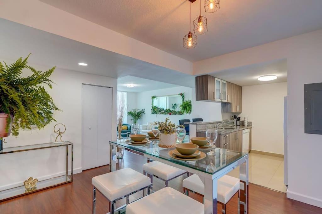 Luxury With Waterview & Next To Brickell Apartment *