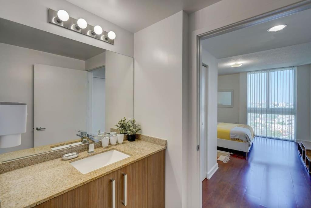 Luxury With Waterview & Next To Brickell Apartment *